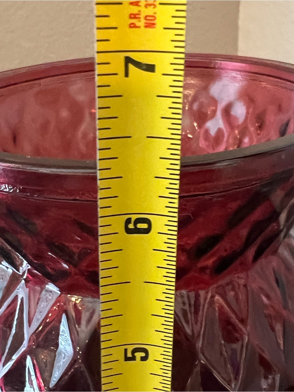 Deep Red Diamond-Texture Glass Vase - Picture 2 of 10